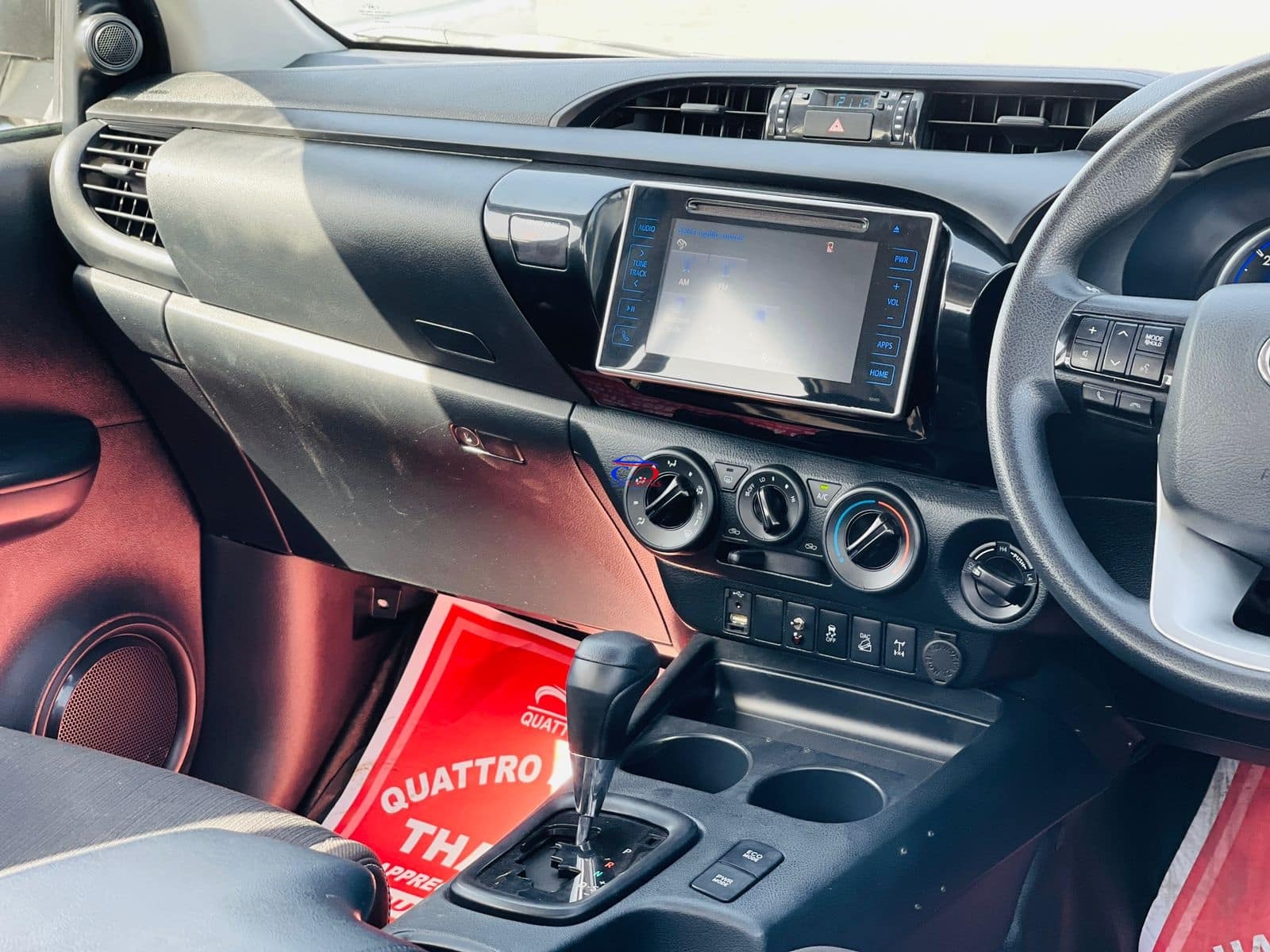 TOYOTA HILUX