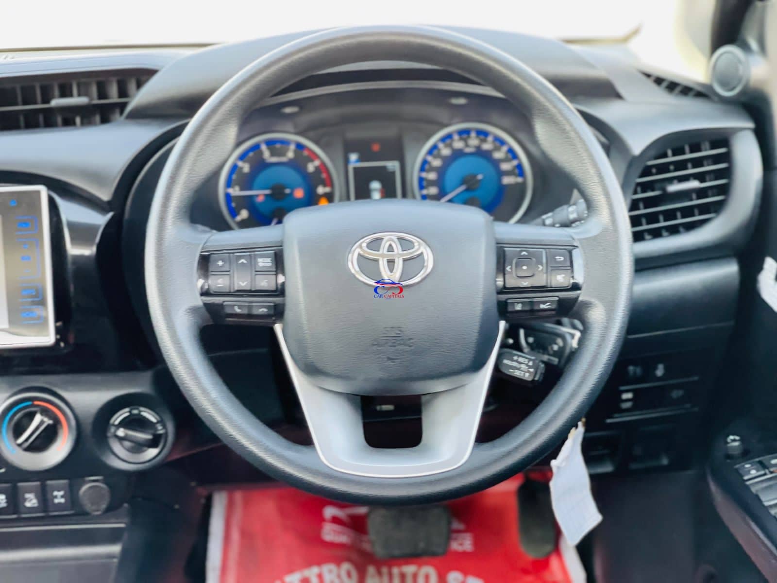 TOYOTA HILUX