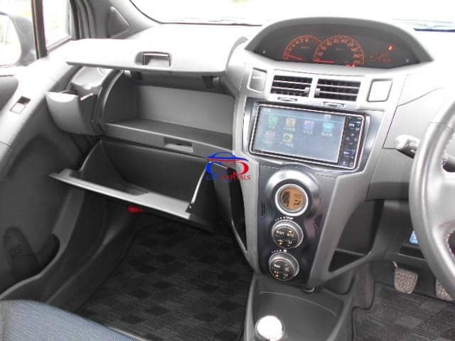 TOYOTA VITZ RS