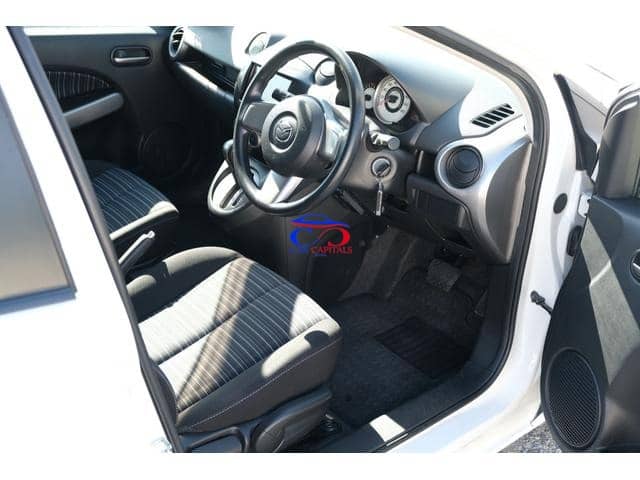 MAZDA DEMIO 13C-V HID EDITION
