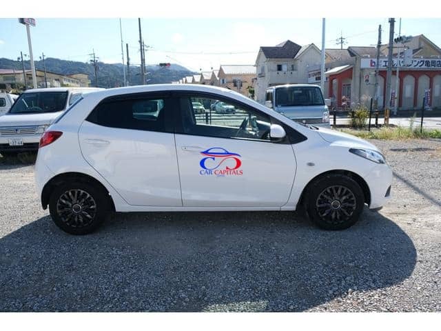 MAZDA DEMIO 13C-V HID EDITION