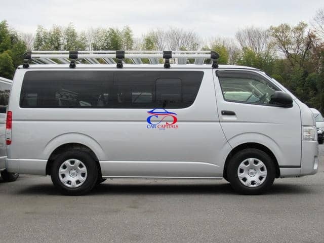 TOYOTA HIACE VAN 2016