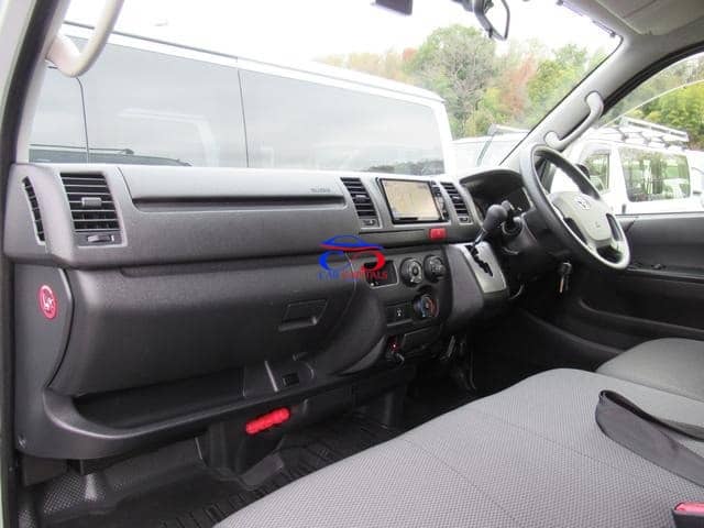 TOYOTA HIACE VAN 2016
