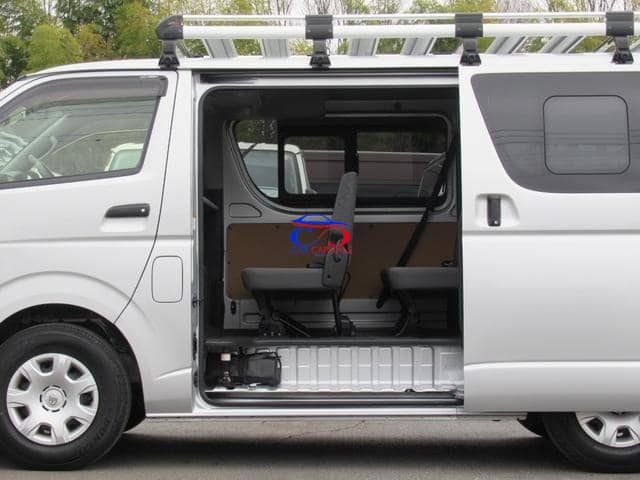 TOYOTA HIACE VAN 2016
