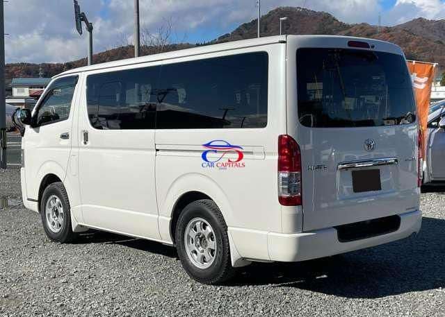 TOYOTA HIACE QUANTUM 2014