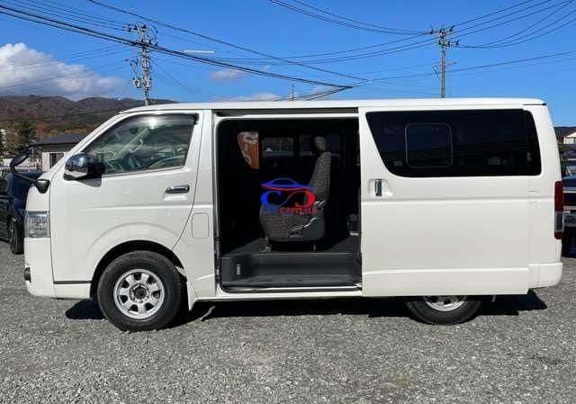 TOYOTA HIACE QUANTUM 2014