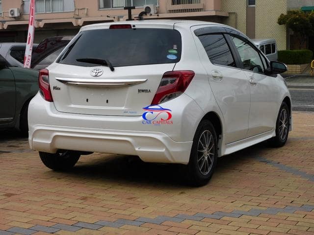 TOYOTA VITZ JEWELA