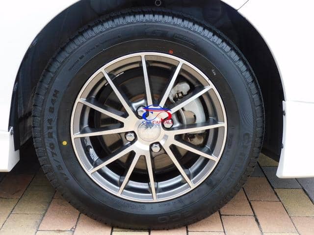 TOYOTA VITZ JEWELA