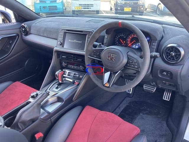 NISSAN GT-R