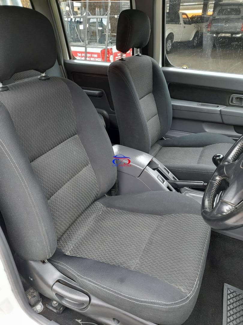 Nissan NP300 Hardbody 2.5TDi Double Cab 4×4