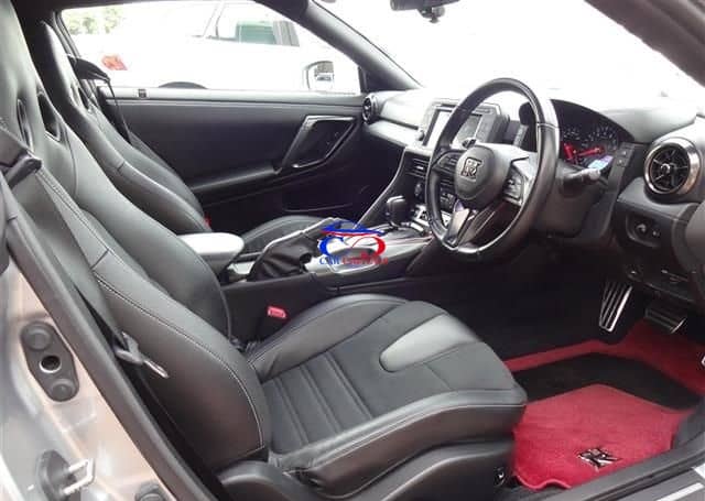 NISSAN GT-R