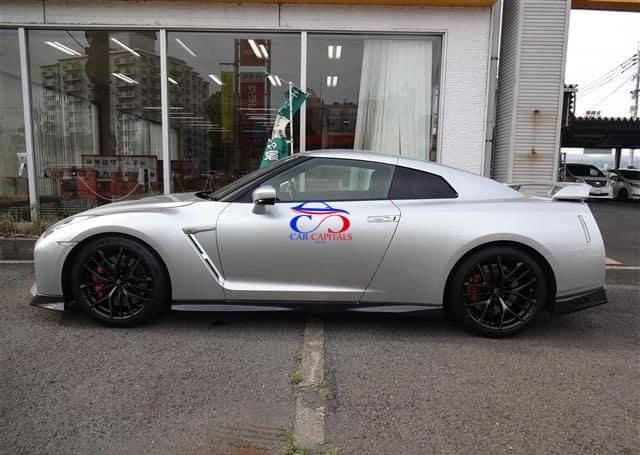 NISSAN GT-R