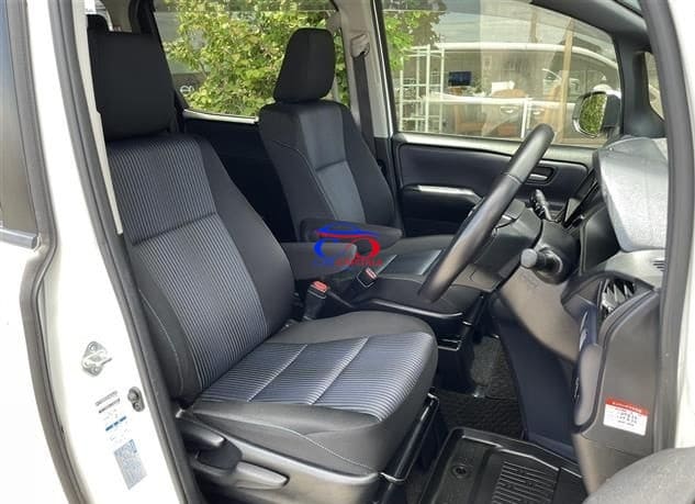 Toyota Noah 2014