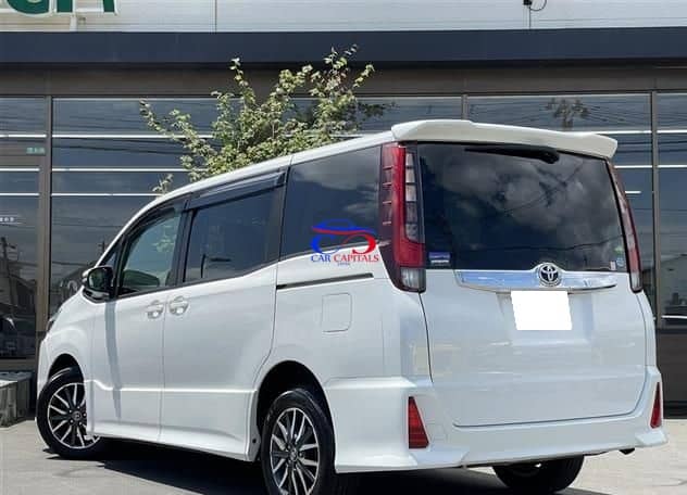 Toyota Noah 2014