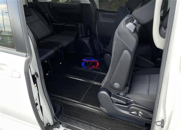 Toyota Noah 2014