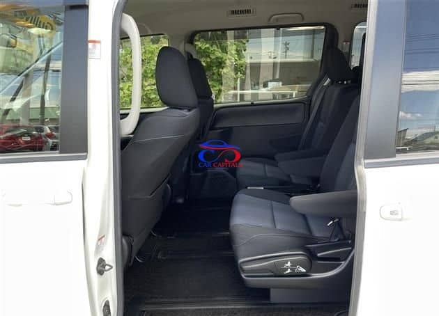 Toyota Noah 2014